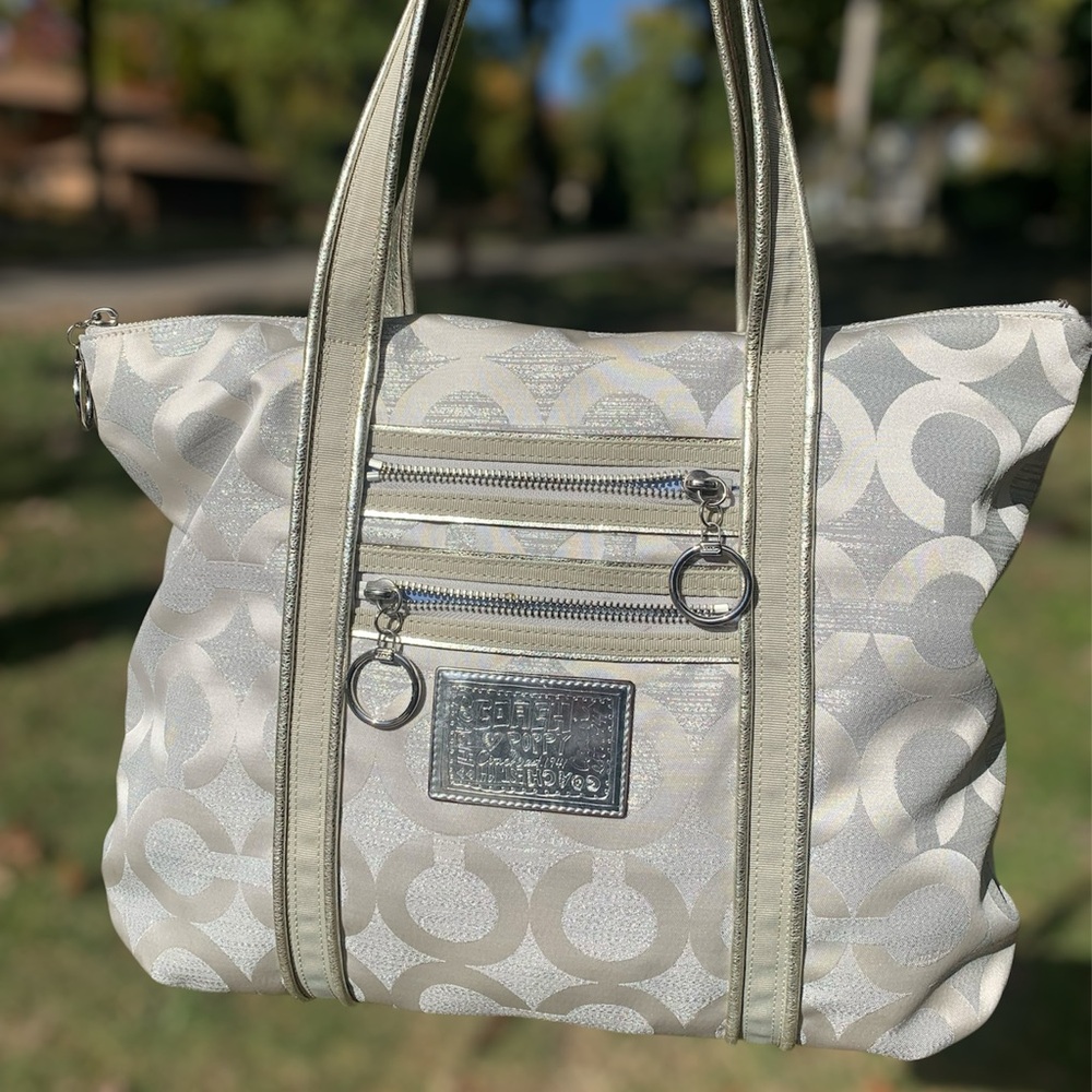Coach Poppy Silver Op Art C Lurex Glam Tote (H0973-14439)